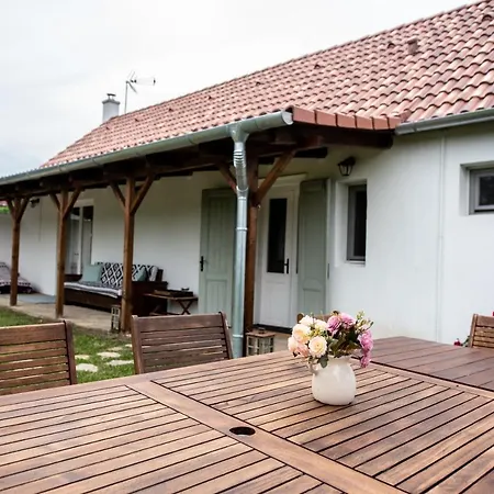 Florie Holiday home Cserszegtomaj